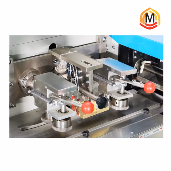 Biscotti Biscotti Ghiaccioli Torta di neve Cioccolato Caramelle Medicina Articoli quotidiani Hardware Macchina confezionatrice per l'imballaggio a flusso servo automatico completo